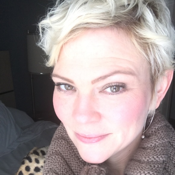 Meet your Posher, Crystal - Picture 2 of 4